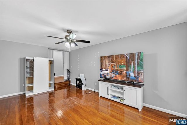 19 Lyons 204, Newark, NJ 07112