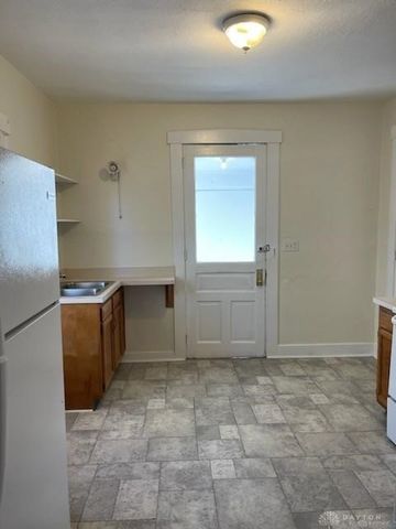 26 W Dayton Drive, Fairborn, OH 45324