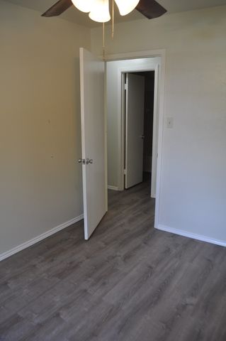807 Phillips Drive, Ennis, TX 75119