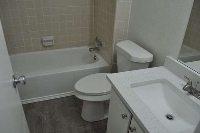 807 Phillips Drive, Ennis, TX 75119