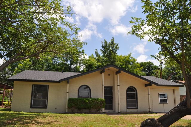 807 Phillips Drive, Ennis, TX 75119