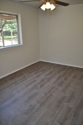 807 Phillips Drive, Ennis, TX 75119