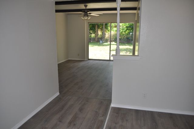807 Phillips Drive, Ennis, TX 75119