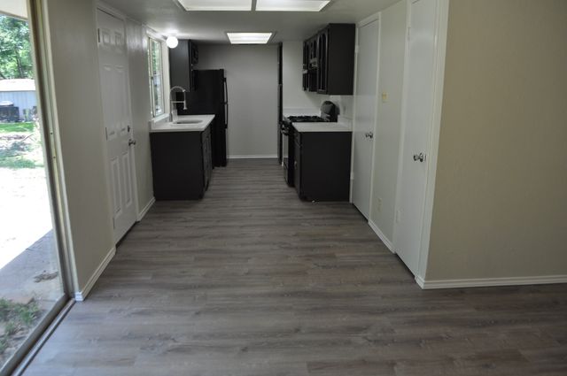 807 Phillips Drive, Ennis, TX 75119