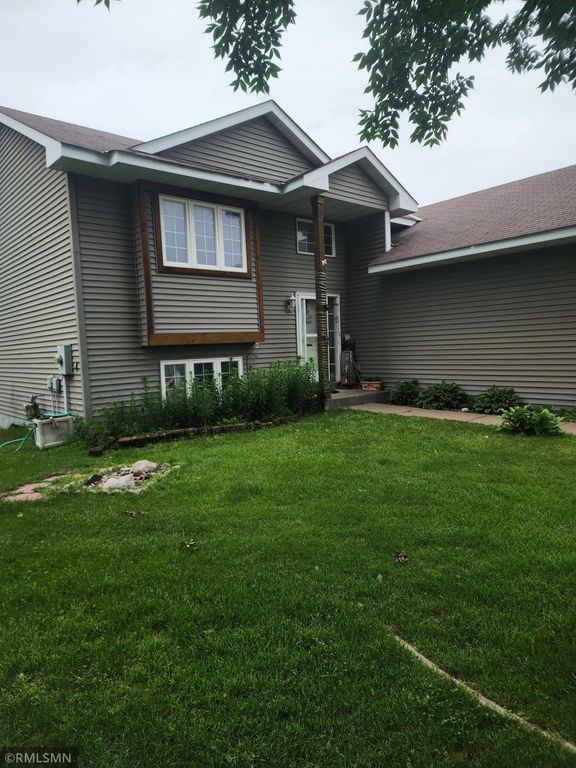 419 Cardinal Court, Isanti, MN 55040
