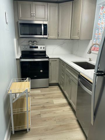 3216 SE 8th Street 203, Pompano Beach, FL 33062