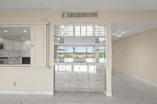 2480 Presidential Way 704, West Palm Beach, FL 33401