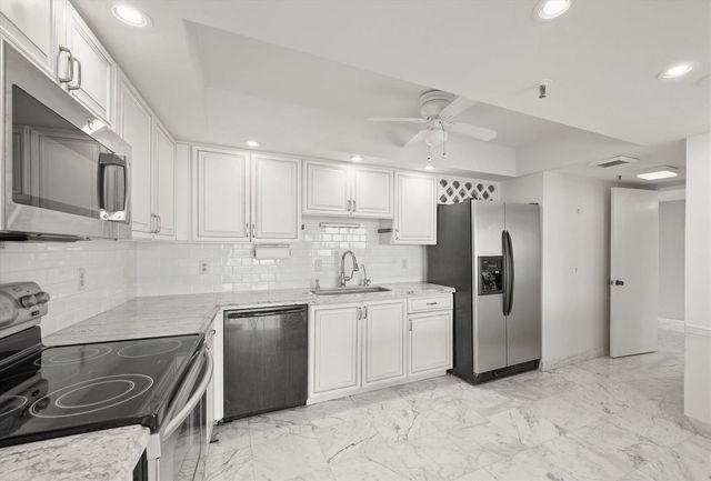 2480 Presidential Way 704, West Palm Beach, FL 33401