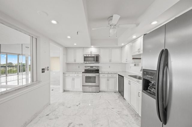 2480 Presidential Way 704, West Palm Beach, FL 33401