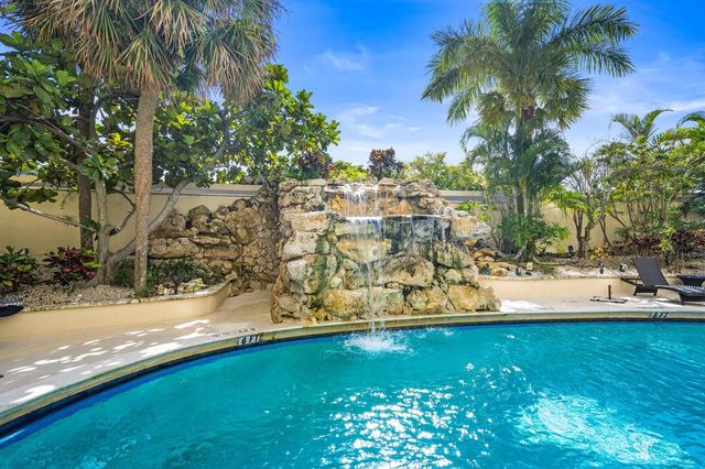 2480 Presidential Way 704, West Palm Beach, FL 33401
