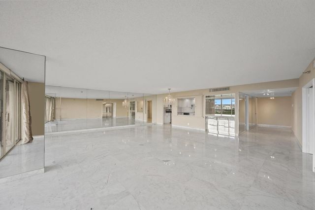 2480 Presidential Way 704, West Palm Beach, FL 33401