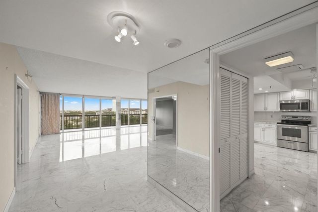 2480 Presidential Way 704, West Palm Beach, FL 33401