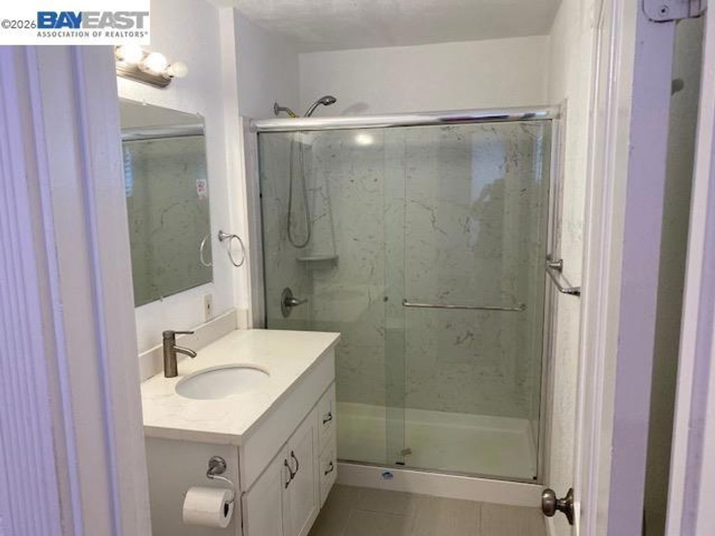 Image 11 of property listing at 690 Dowling Blvd, San Leandro, CA 94577