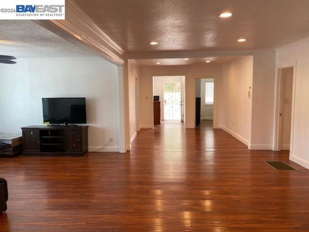 Image 2 of property listing at 690 Dowling Blvd, San Leandro, CA 94577