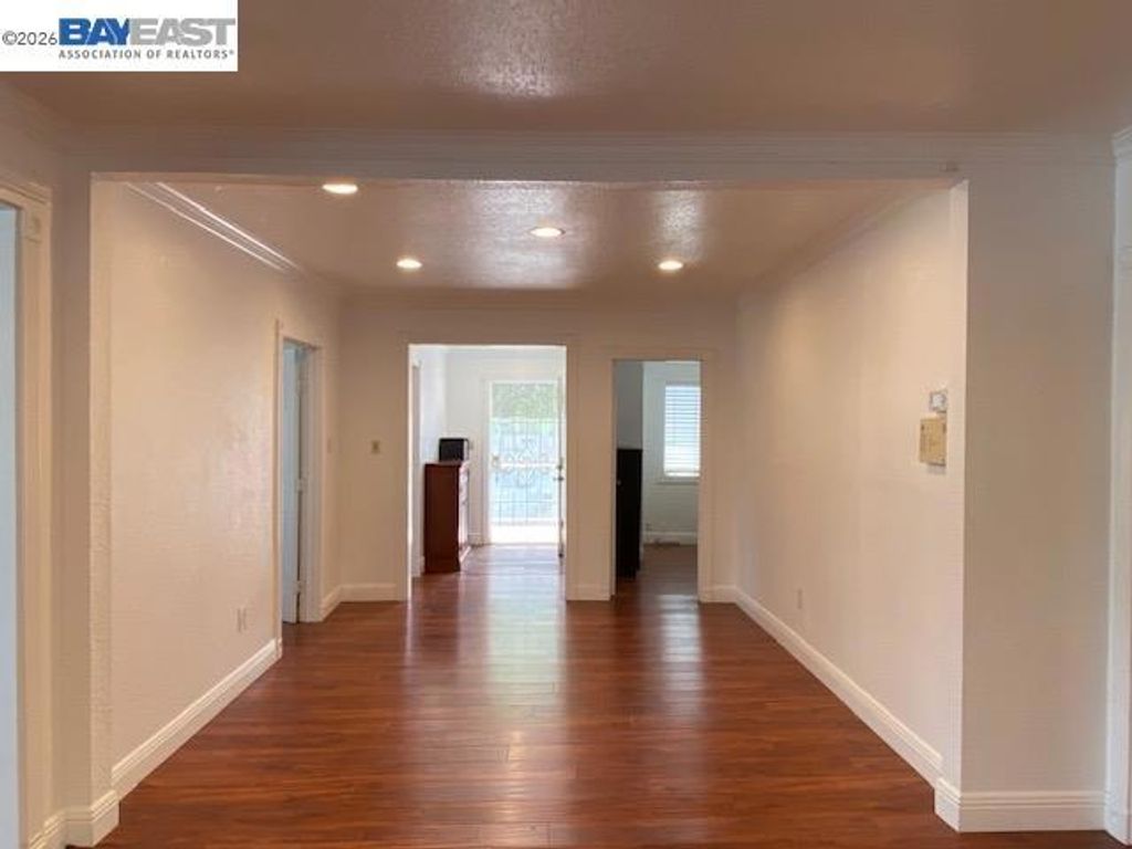 Image 5 of property listing at 690 Dowling Blvd, San Leandro, CA 94577