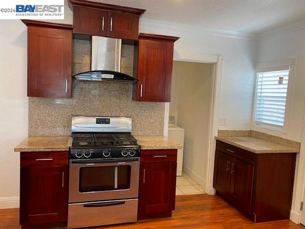 Image 7 of property listing at 690 Dowling Blvd, San Leandro, CA 94577
