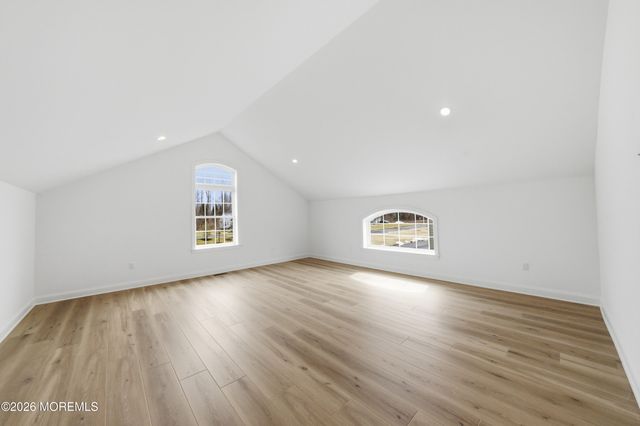 16 Remington Court, Farmingdale, NJ 07727