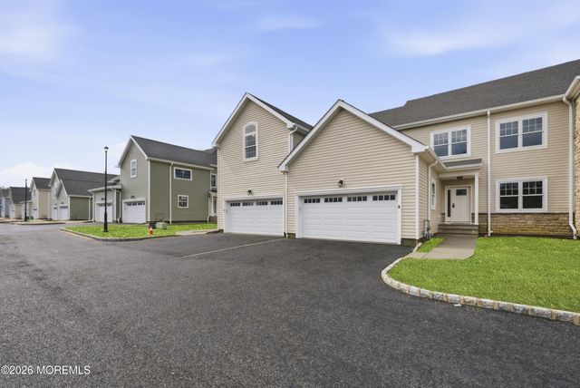 16 Remington Court, Farmingdale, NJ 07727