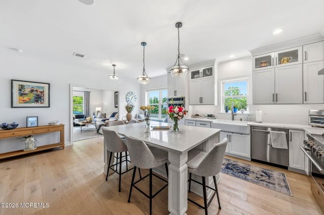 16 Remington Court, Farmingdale, NJ 07727