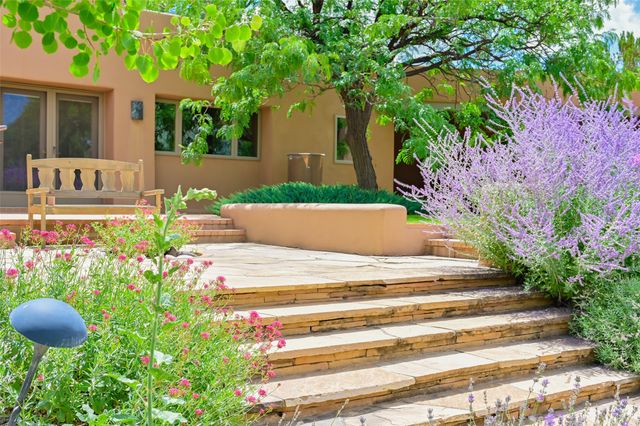 20 Goodnight Trail W, Santa Fe, NM 87506