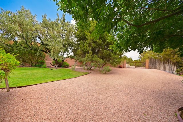 20 Goodnight Trail W, Santa Fe, NM 87506