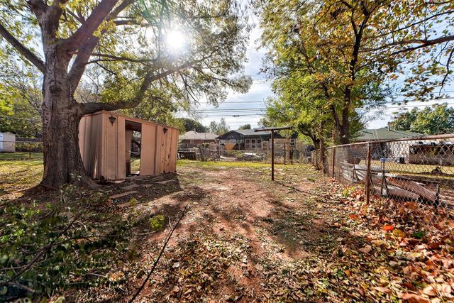 1742 Carlisle Road, The Village, OK 73120