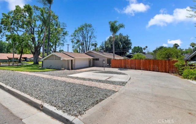 2111 Elsinore Road, Riverside, CA 92506