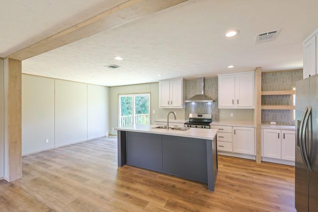 670 Wood Haven, Livingston, TX 77351