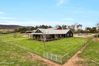 4144 Back Valley Rd, Speedwell, TN 37870