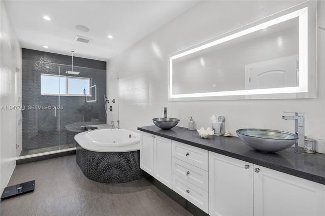 15560 NW 83rd Pl, Miami Lakes, FL 33016