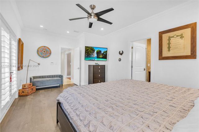 15560 NW 83rd Pl, Miami Lakes, FL 33016