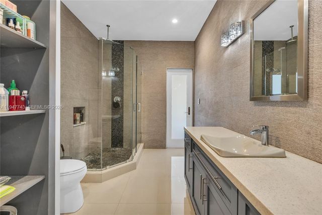 15560 NW 83rd Pl, Miami Lakes, FL 33016