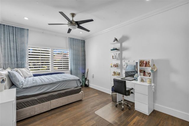 15560 NW 83rd Pl, Miami Lakes, FL 33016