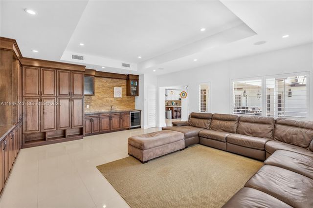 15560 NW 83rd Pl, Miami Lakes, FL 33016