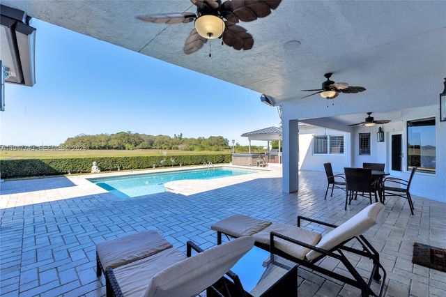 15560 NW 83rd Pl, Miami Lakes, FL 33016