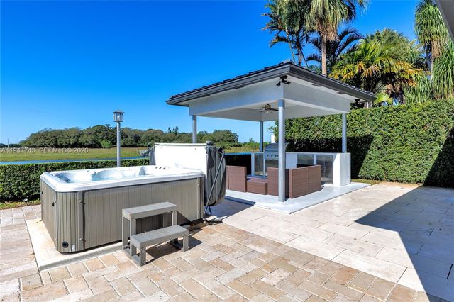 15560 NW 83rd Pl, Miami Lakes, FL 33016