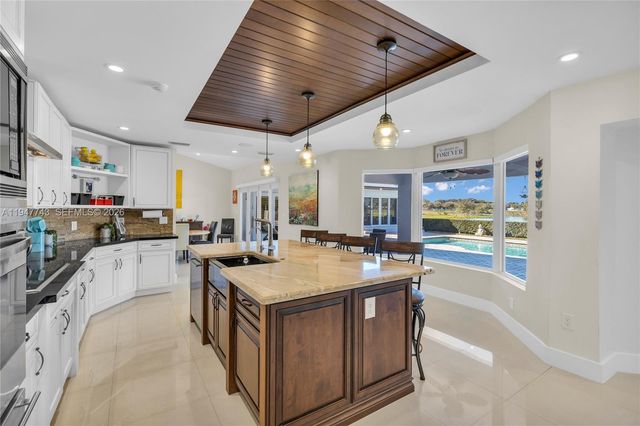 15560 NW 83rd Pl, Miami Lakes, FL 33016