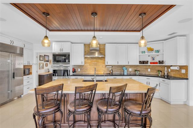 15560 NW 83rd Pl, Miami Lakes, FL 33016