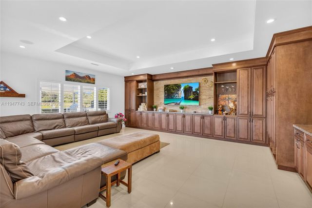 15560 NW 83rd Pl, Miami Lakes, FL 33016