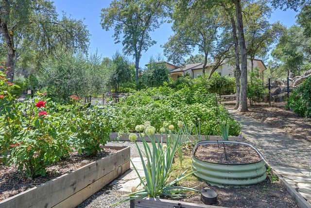 4580 Lake Forest Dr, Loomis, CA 95650