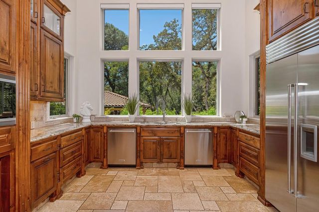 4580 Lake Forest Dr, Loomis, CA 95650