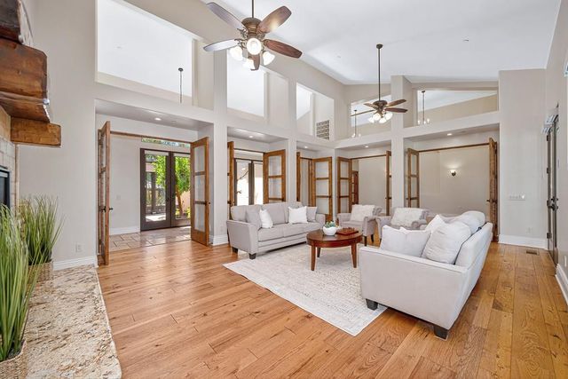 4580 Lake Forest Dr, Loomis, CA 95650