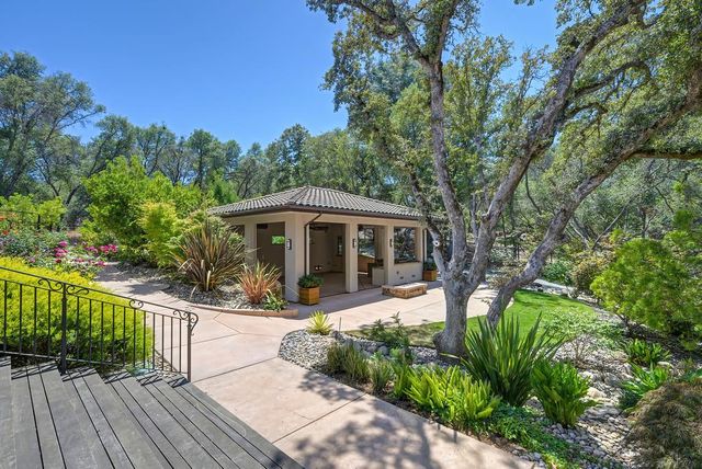 4580 Lake Forest Dr, Loomis, CA 95650