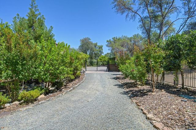 4580 Lake Forest Dr, Loomis, CA 95650