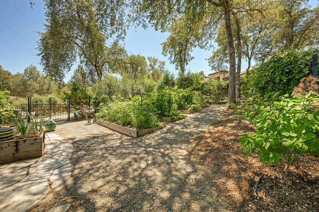 4580 Lake Forest Dr, Loomis, CA 95650