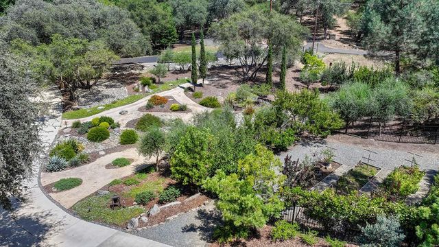 4580 Lake Forest Dr, Loomis, CA 95650