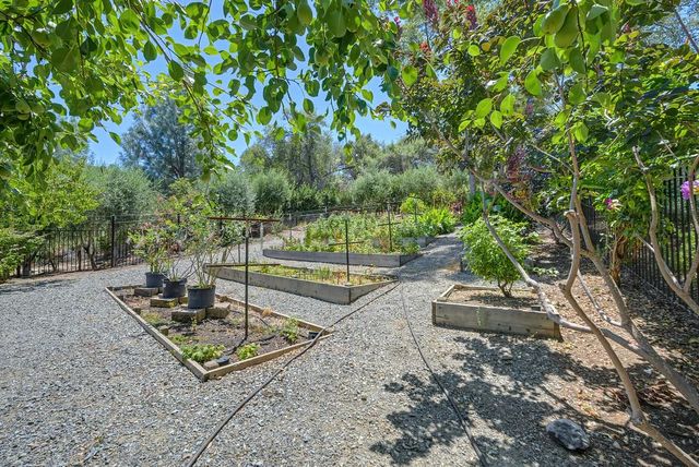 4580 Lake Forest Dr, Loomis, CA 95650