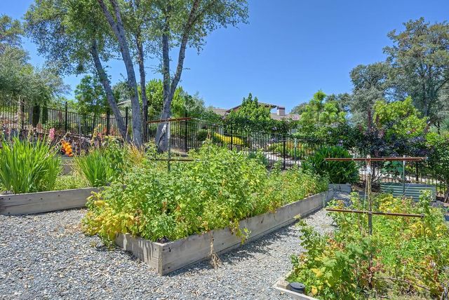 4580 Lake Forest Dr, Loomis, CA 95650
