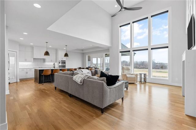 14616 Aspen Circle, Basehor, KS 66007