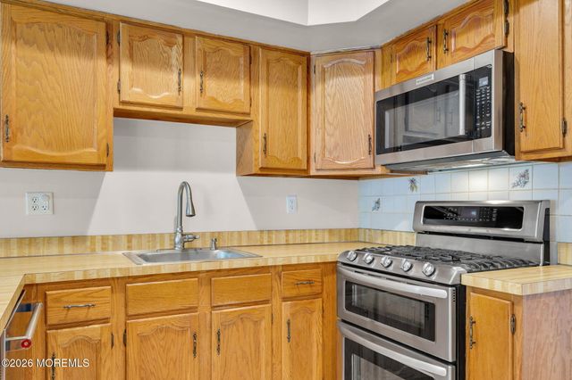 38 Markwood Drive, Howell, NJ 07731